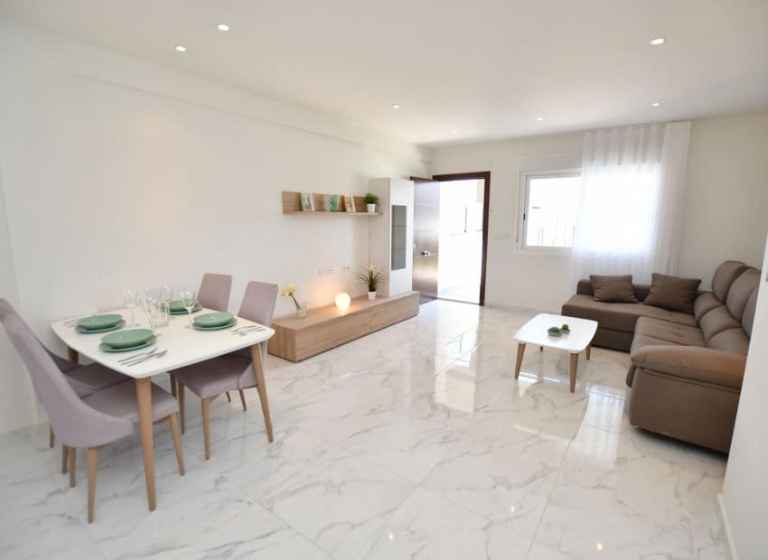 2 Zimmer Apartment zu verkaufen in San Miguel de Salinas mit Pool - 273.800 € (Ref: 9491408)