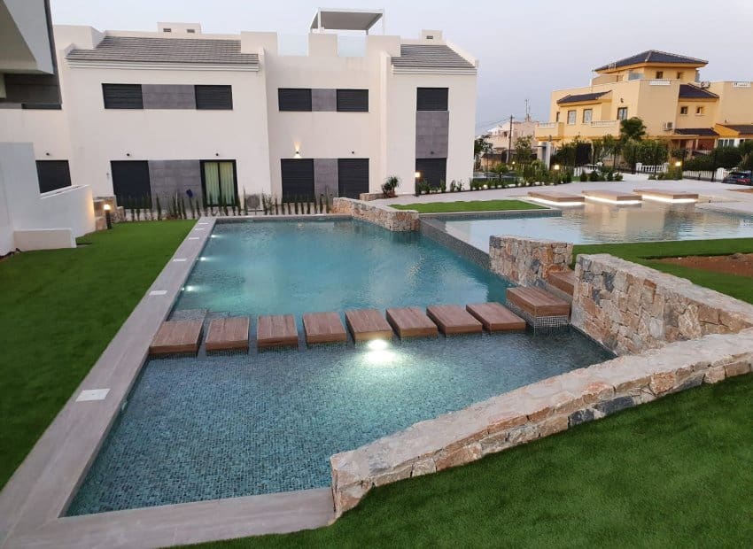 3 bedroom Apartment for sale in Torrevieja with pool - € 289,900 (Ref: 9491421)