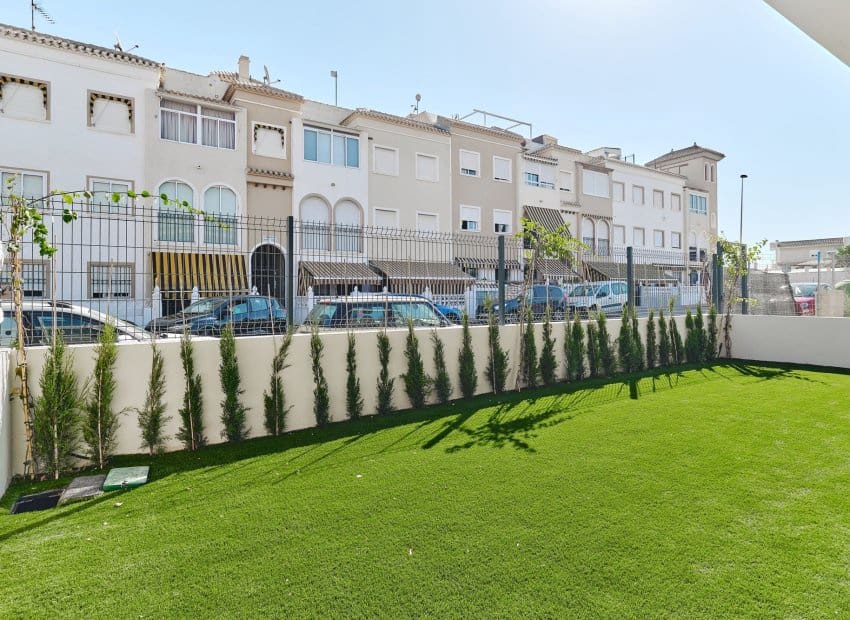 3 slaapkamer Appartement te koop in Torrevieja met zwembad - € 390.000 (Ref: 9491440)