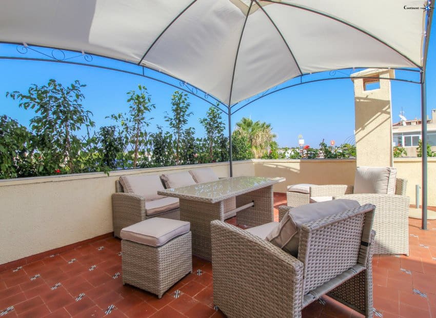 2 soverom Penthouse til salgs i Orihuela Costa med svømmebasseng - € 247 000 (Ref: 9497648)