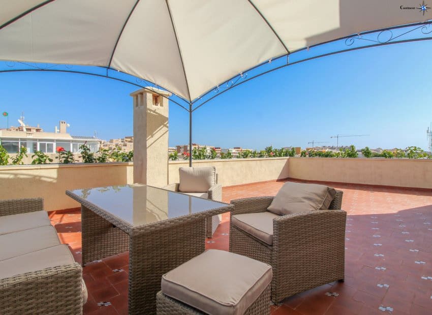 2 soverom Penthouse til salgs i Orihuela Costa med svømmebasseng - € 247 000 (Ref: 9497648)