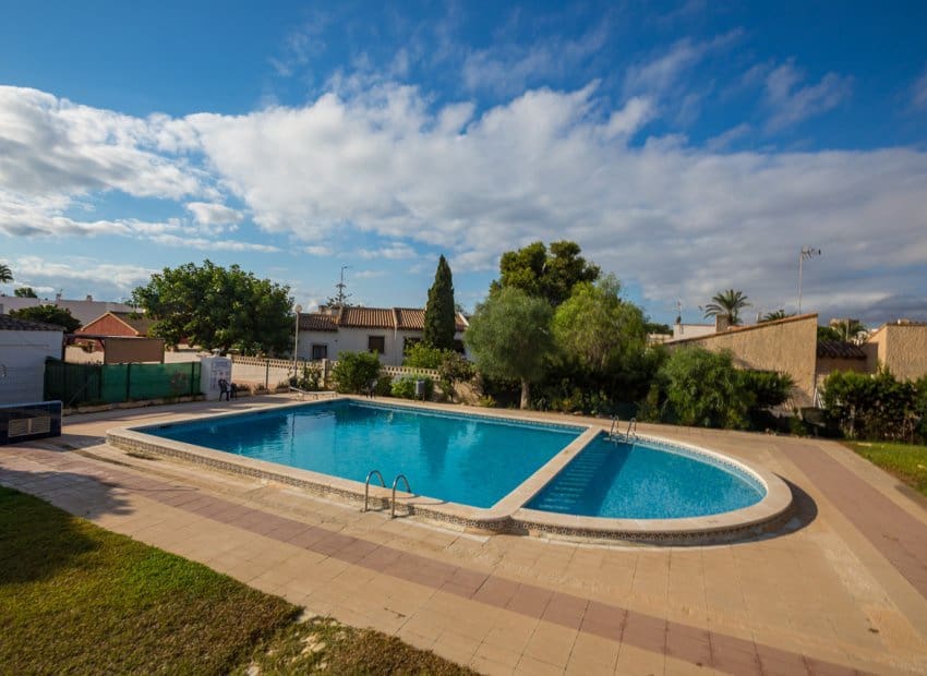 2 soverom Penthouse til salgs i Orihuela Costa med svømmebasseng - € 247 000 (Ref: 9497648)