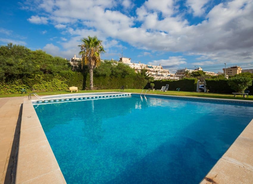 2 soverom Penthouse til salgs i Orihuela Costa med svømmebasseng - € 247 000 (Ref: 9497648)