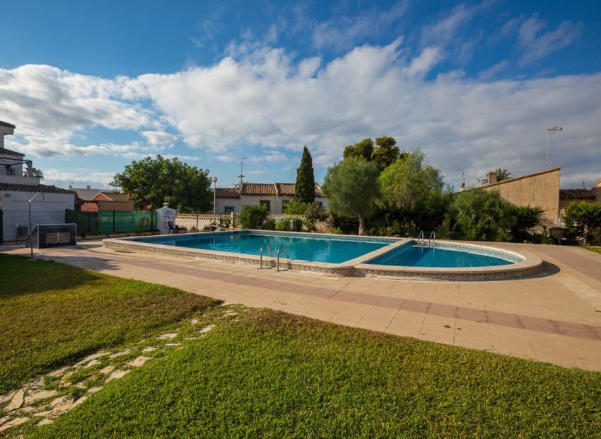 2 soverom Penthouse til salgs i Orihuela Costa med svømmebasseng - € 247 000 (Ref: 9497648)