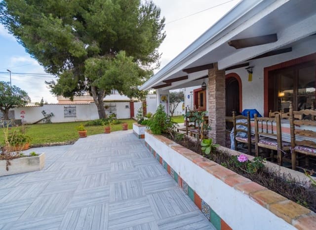 9 chambre Villa/Maison à vendre à Lomas de Cabo Roig - Los Dolses, Orihuela avec piscine - 690 000 € (Ref: 9497651)