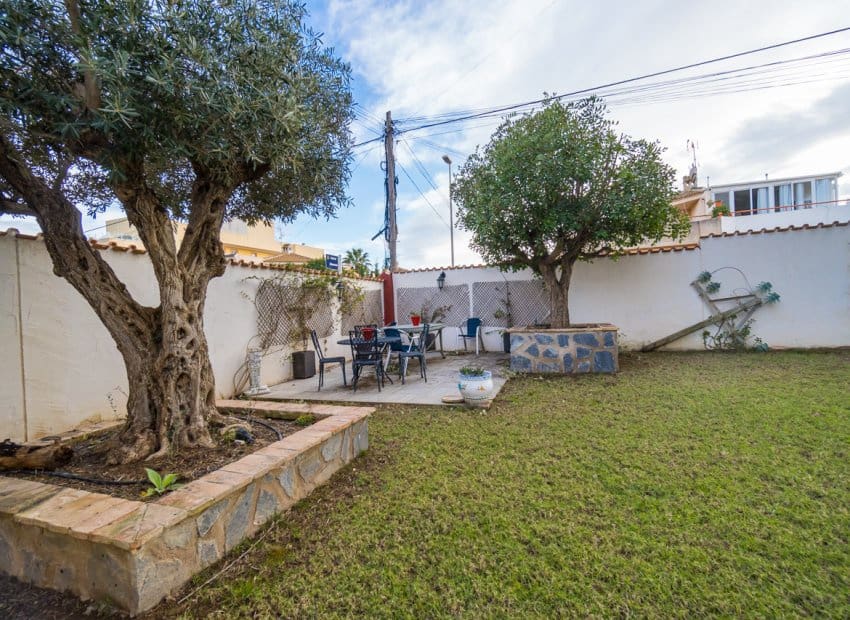 9 chambre Villa/Maison à vendre à Orihuela Costa avec piscine - 690 000 € (Ref: 9497651)