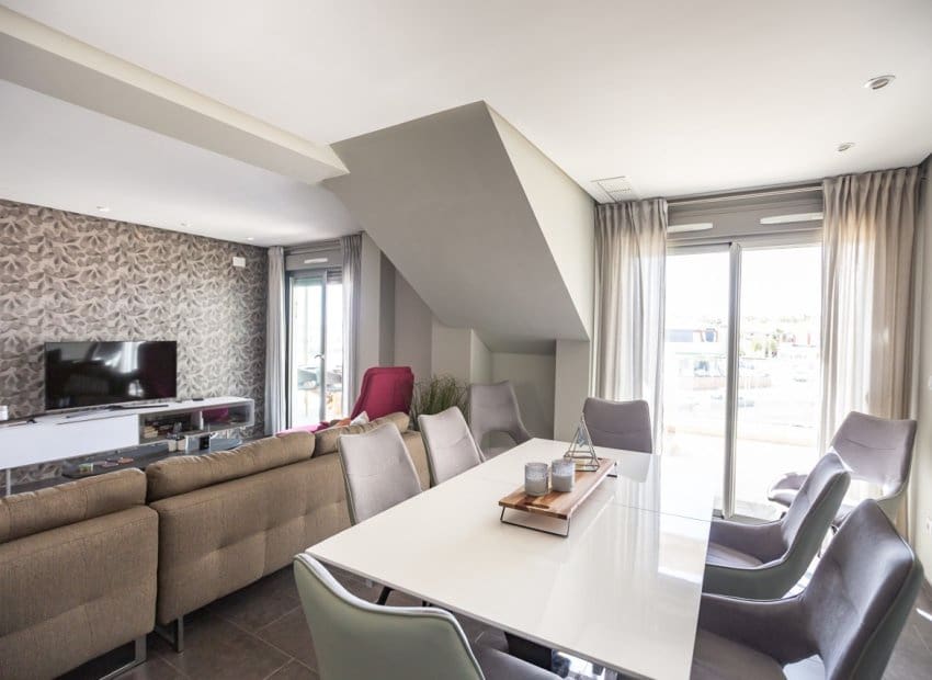 4 slaapkamer Penthouse te koop in Villamartin met zwembad - € 550.000 (Ref: 9497652)