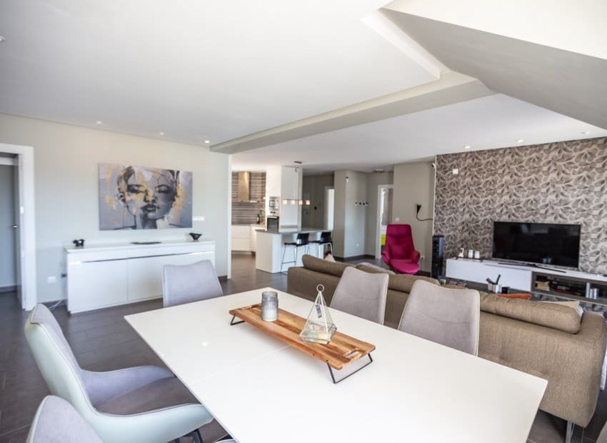 4 slaapkamer Penthouse te koop in Villamartin met zwembad - € 550.000 (Ref: 9497652)