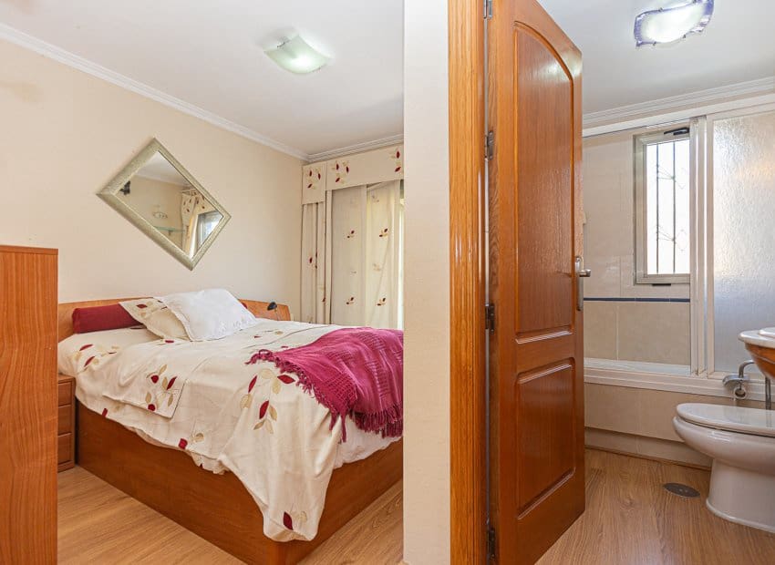 Ático de 3 habitaciones en Torrevieja en venta con piscina - 259.900 € (Ref: 9497653)