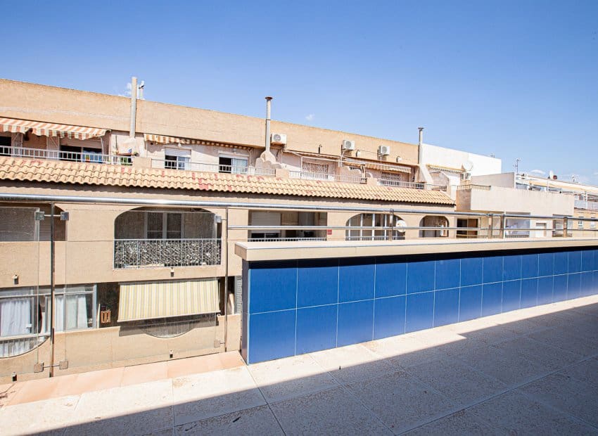 Ático de 3 habitaciones en Torrevieja en venta con piscina - 259.900 € (Ref: 9497653)
