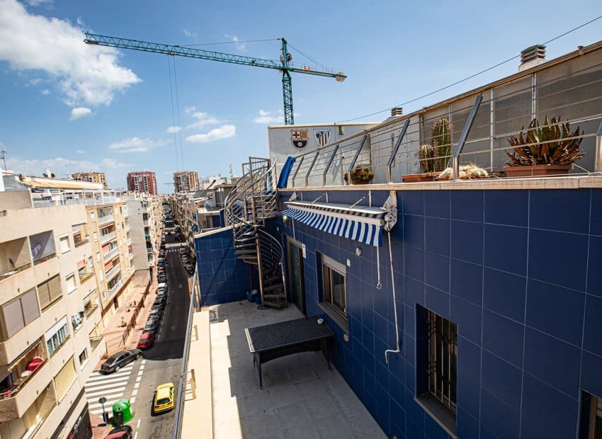 Ático de 3 habitaciones en Torrevieja en venta con piscina - 259.900 € (Ref: 9497653)