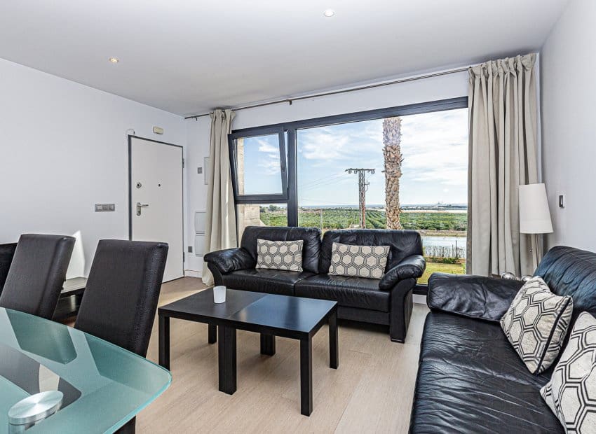 Ático de 2 habitaciones en Pilar de la Horadada en venta con piscina - 209.900 € (Ref: 9497654)