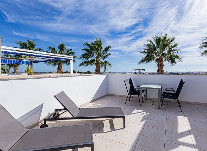 Ático de 2 habitaciones en Pilar de la Horadada en venta con piscina - 209.900 € (Ref: 9497654)