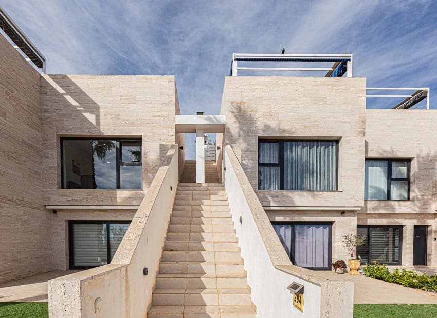 Ático de 2 habitaciones en Pilar de la Horadada en venta con piscina - 209.900 € (Ref: 9497654)