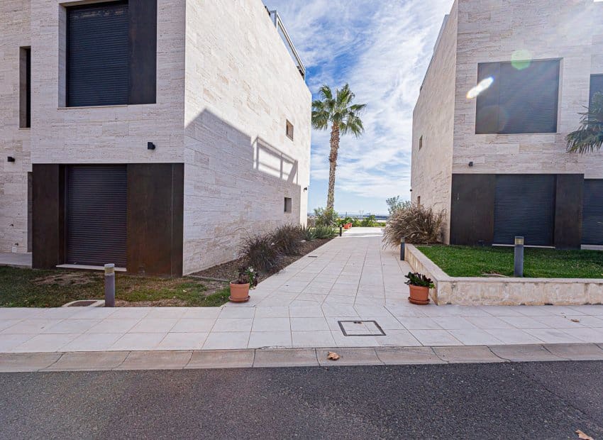 Ático de 2 habitaciones en Pilar de la Horadada en venta con piscina - 209.900 € (Ref: 9497654)