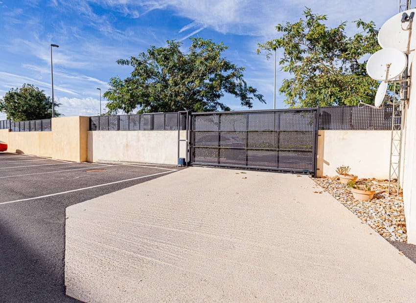 Ático de 2 habitaciones en Pilar de la Horadada en venta con piscina - 209.900 € (Ref: 9497654)