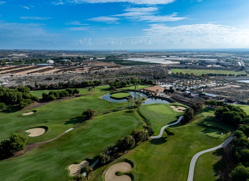 Ático de 2 habitaciones en Pilar de la Horadada en venta con piscina - 209.900 € (Ref: 9497654)