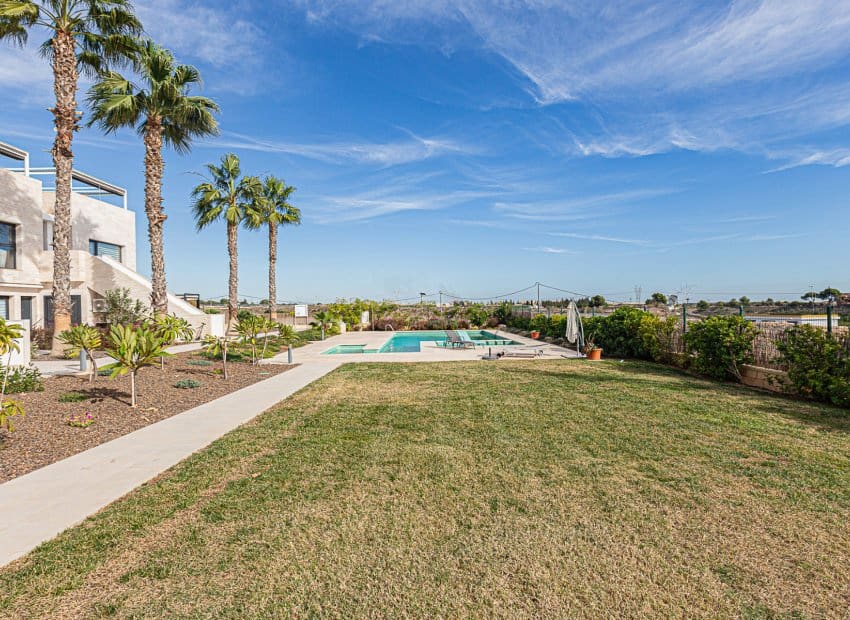 Ático de 2 habitaciones en Pilar de la Horadada en venta con piscina - 209.900 € (Ref: 9497654)