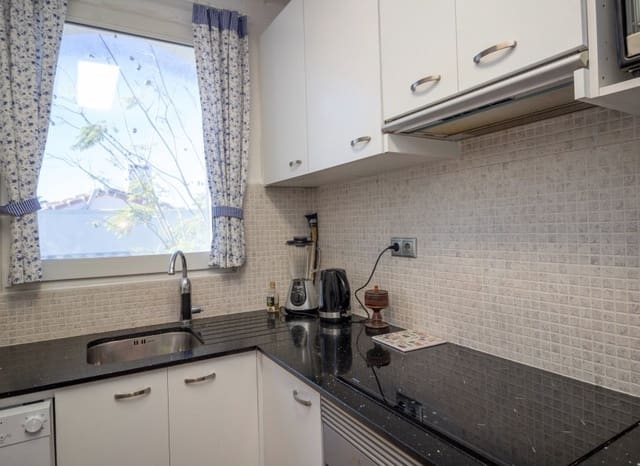 2 slaapkamer Villa te koop in Villamartin, Orihuela - € 299.000 (Ref: 9497656)