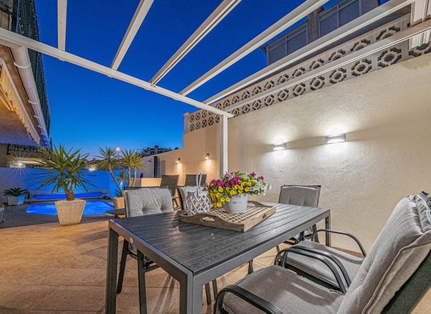 4 bedroom Villa for sale in Villamartin with pool - € 379,000 (Ref: 9497658)