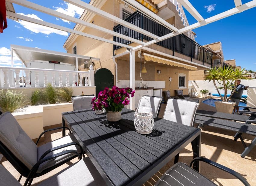 4 bedroom Villa for sale in Villamartin with pool - € 379,000 (Ref: 9497658)