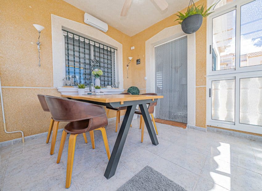 4 bedroom Villa for sale in Villamartin with pool - € 379,000 (Ref: 9497658)