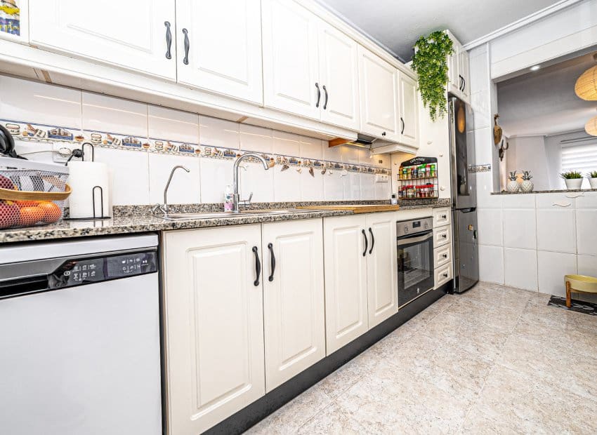 4 bedroom Villa for sale in Villamartin with pool - € 379,000 (Ref: 9497658)