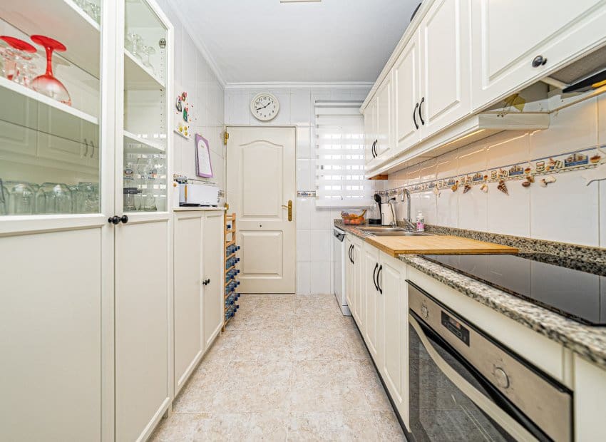 4 bedroom Villa for sale in Villamartin with pool - € 379,000 (Ref: 9497658)