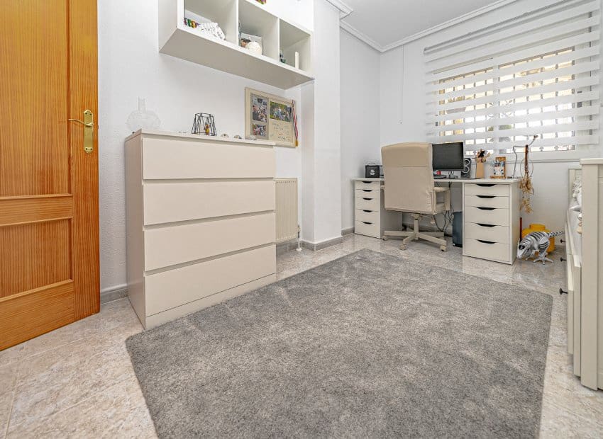 4 bedroom Villa for sale in Villamartin with pool - € 379,000 (Ref: 9497658)