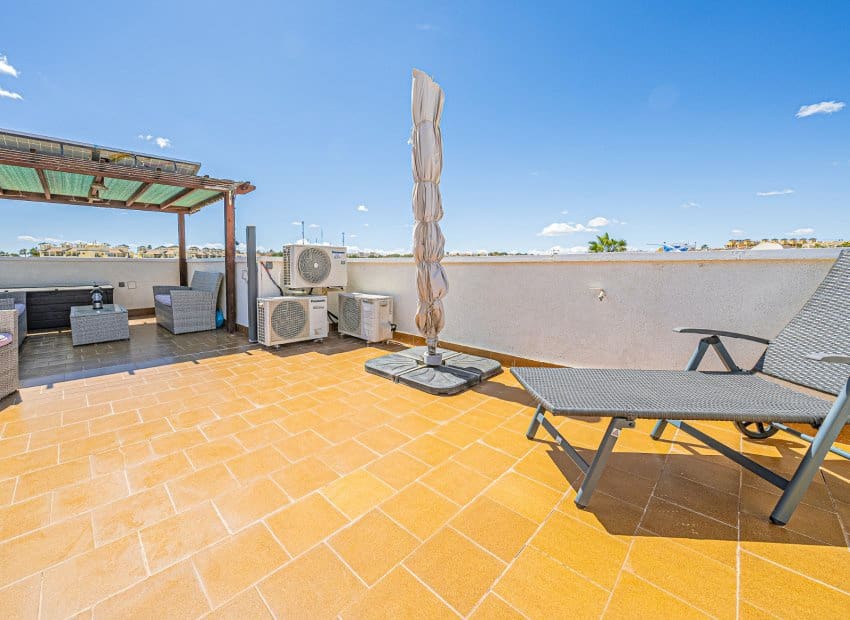 4 bedroom Villa for sale in Villamartin with pool - € 379,000 (Ref: 9497658)