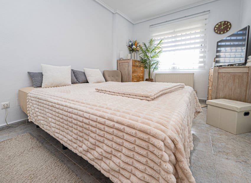 4 bedroom Villa for sale in Villamartin with pool - € 379,000 (Ref: 9497658)