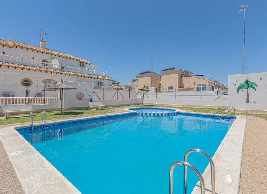 3 bedroom Townhouse for sale in Los Altos with pool - € 288,000 (Ref: 9497659)
