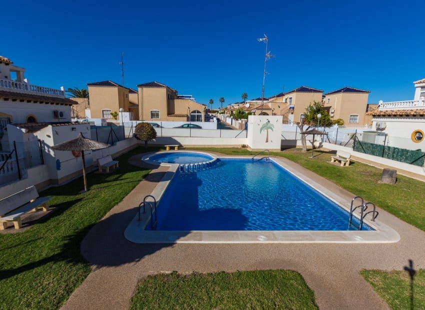 3 bedroom Townhouse for sale in Los Altos with pool - € 288,000 (Ref: 9497659)