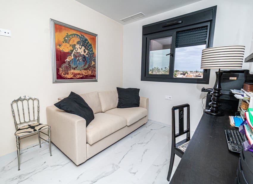 2 bedroom Penthouse for sale in Playa Flamenca with pool - € 495,000 (Ref: 9497665)