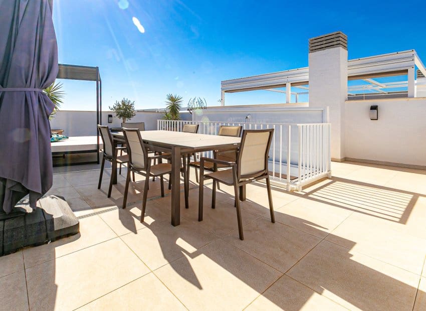 2 bedroom Penthouse for sale in Playa Flamenca with pool - € 495,000 (Ref: 9497665)