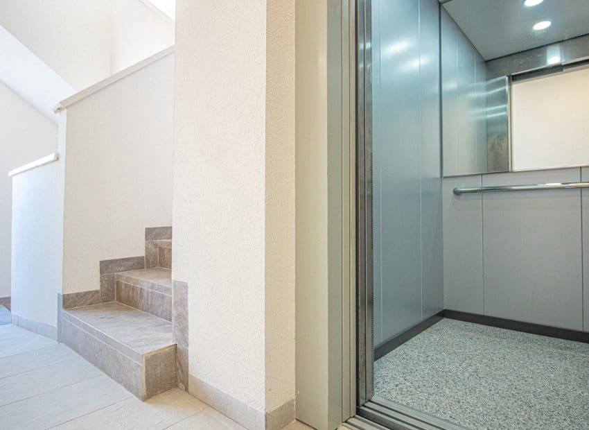 2 bedroom Apartment for sale in Los Altos with pool - € 299,900 (Ref: 9497666)