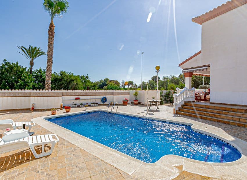 4 bedroom Villa for sale in Campoamor with pool - € 860,000 (Ref: 9497667)