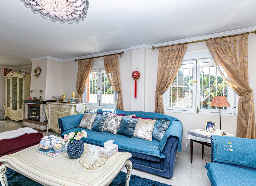 4 bedroom Villa for sale in Campoamor with pool - € 860,000 (Ref: 9497667)