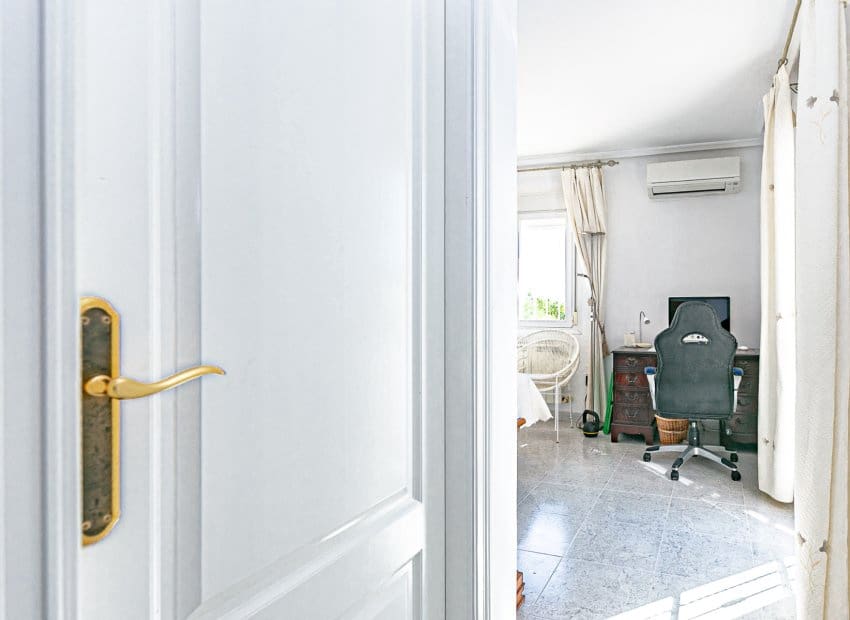 4 bedroom Villa for sale in Campoamor with pool - € 860,000 (Ref: 9497667)