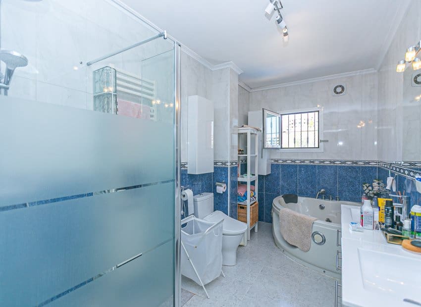 4 bedroom Villa for sale in Campoamor with pool - € 860,000 (Ref: 9497667)