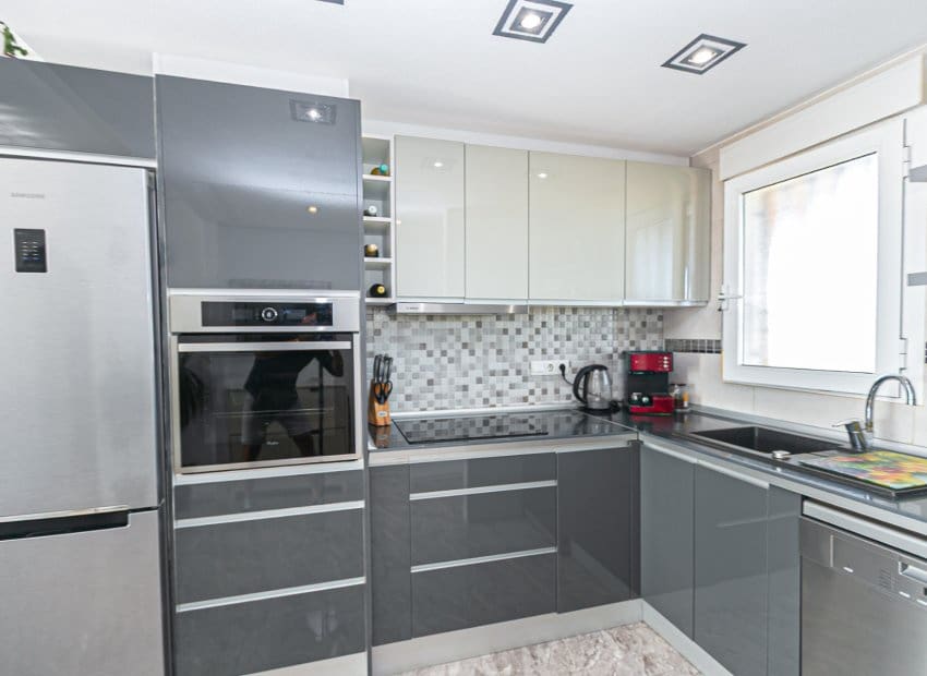 2 bedroom Apartment for sale in La Zenia with pool - € 198,000 (Ref: 9497670)