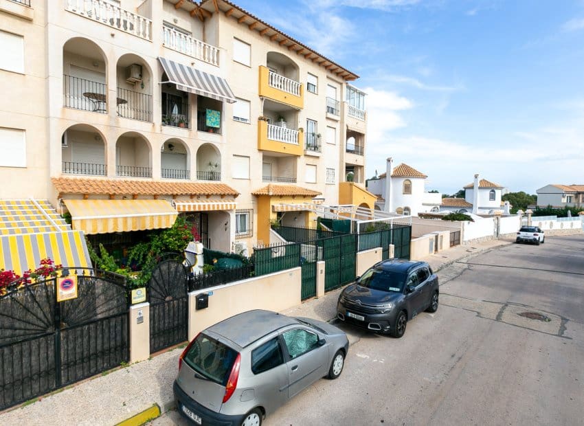 2 bedroom Apartment for sale in La Zenia with pool - € 198,000 (Ref: 9497670)