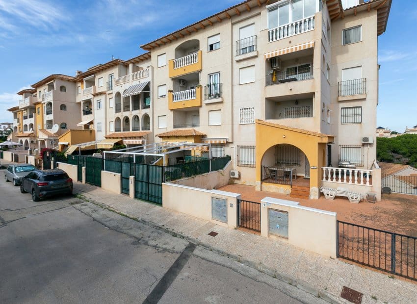 2 bedroom Apartment for sale in La Zenia with pool - € 198,000 (Ref: 9497670)