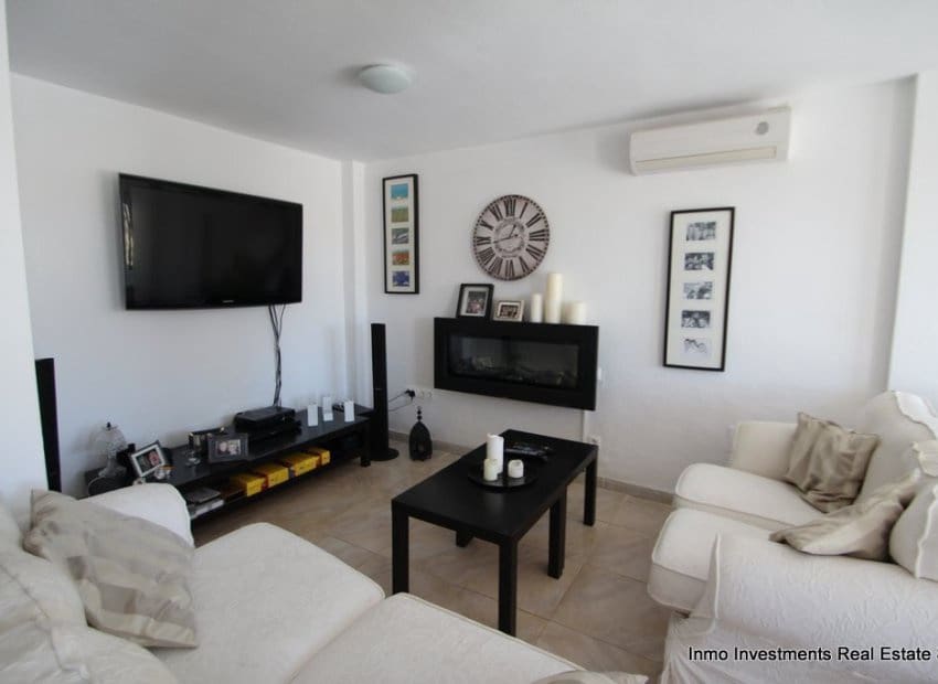 4 Zimmer Villa zu verkaufen in Villamartin mit Pool - 345.000 € (Ref: 9497671)