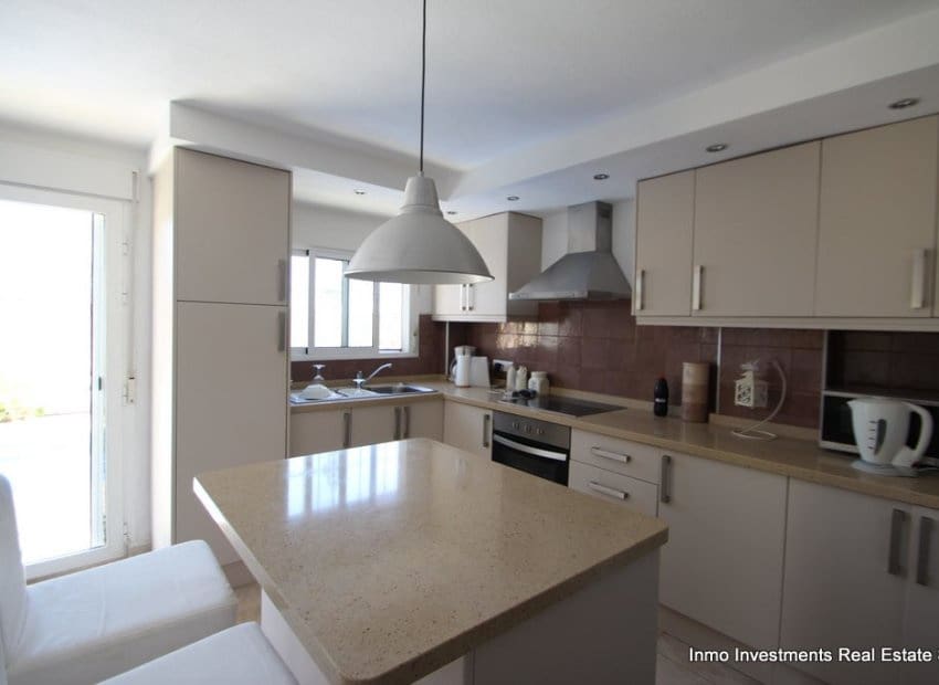 4 Zimmer Villa zu verkaufen in Villamartin mit Pool - 345.000 € (Ref: 9497671)