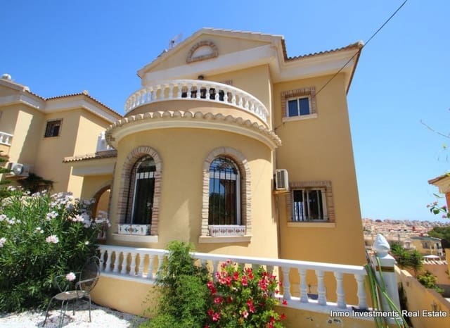 4 Zimmer Villa zu verkaufen in Villamartin, Orihuela mit Pool - 345.000 € (Ref: 9497671)