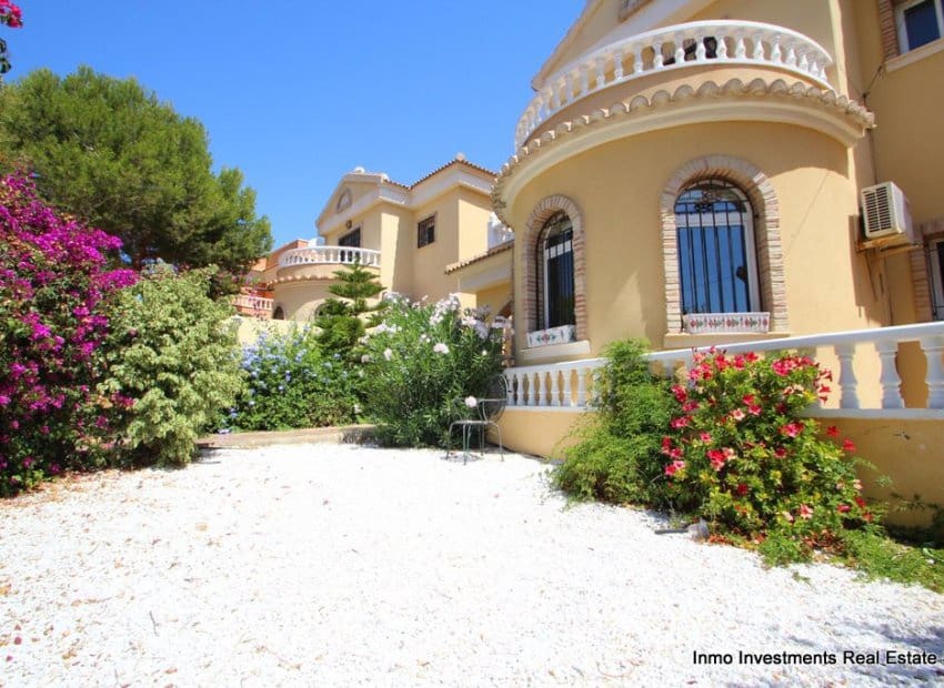 4 Zimmer Villa zu verkaufen in Villamartin mit Pool - 345.000 € (Ref: 9497671)