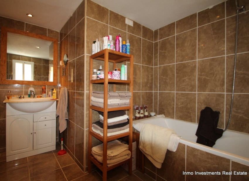 4 Zimmer Villa zu verkaufen in Villamartin mit Pool - 345.000 € (Ref: 9497671)