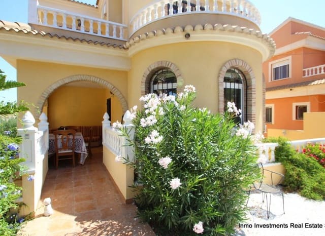 4 Zimmer Villa zu verkaufen in Villamartin, Orihuela mit Pool - 345.000 € (Ref: 9497671)