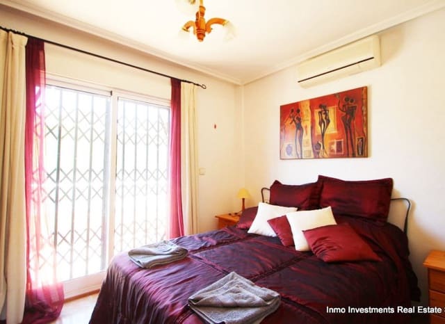 4 Zimmer Villa zu verkaufen in Villamartin, Orihuela mit Pool - 345.000 € (Ref: 9497671)